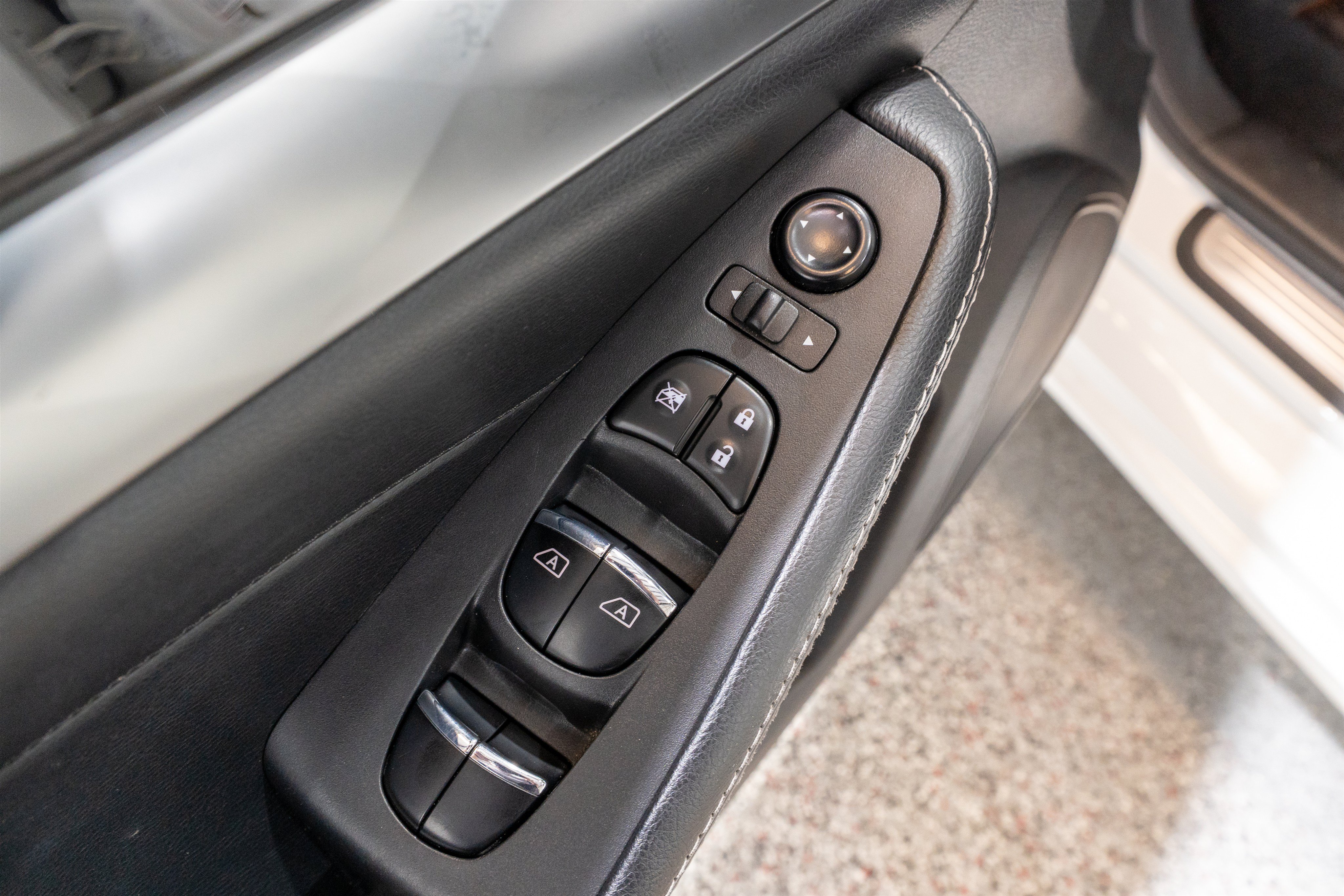 Used 2023 Nissan Maxima SL FWD image 13
