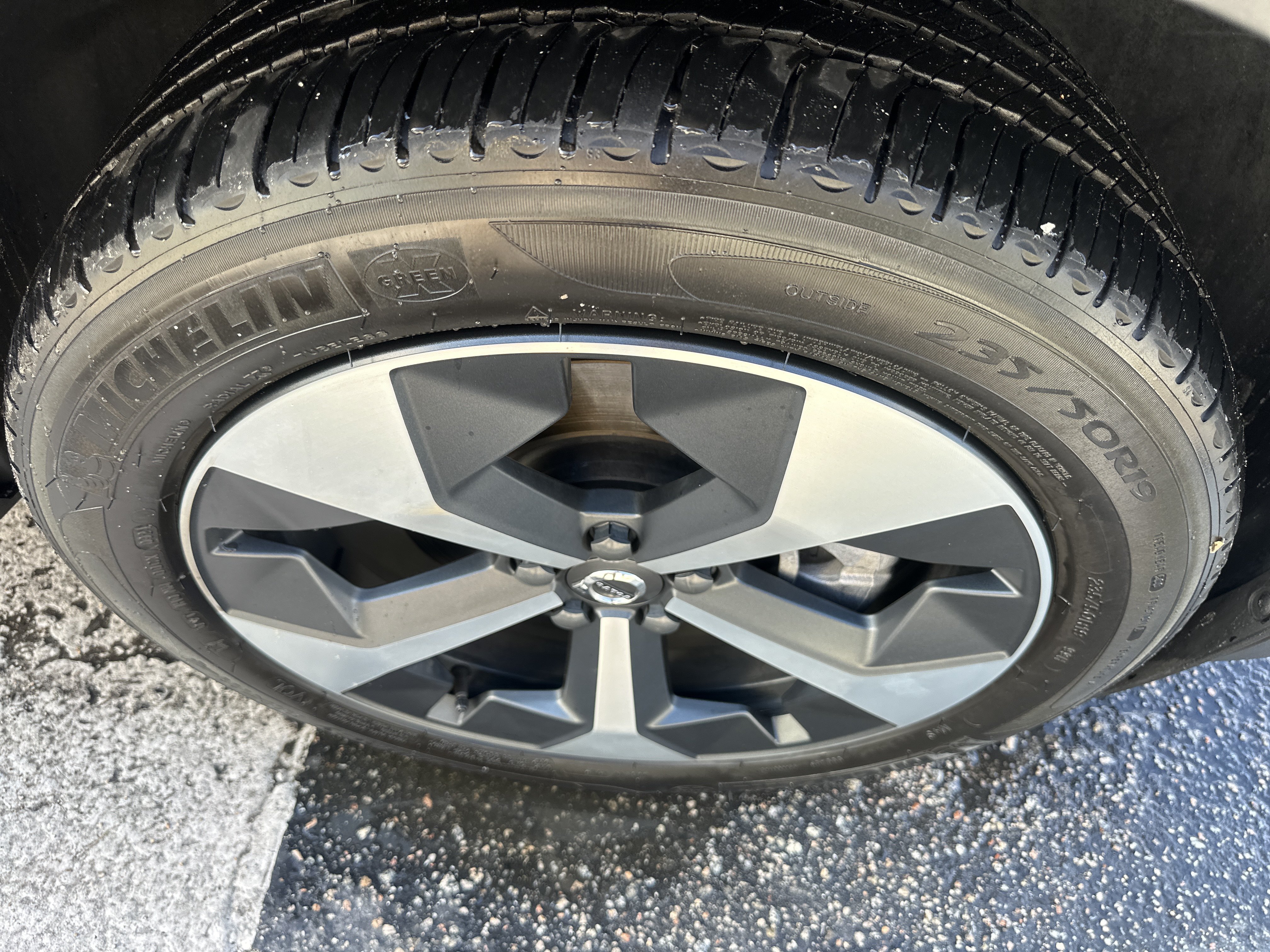 Used 2024 Volvo XC40 B5 Plus w/ Climate Package AWD/4WD image 6