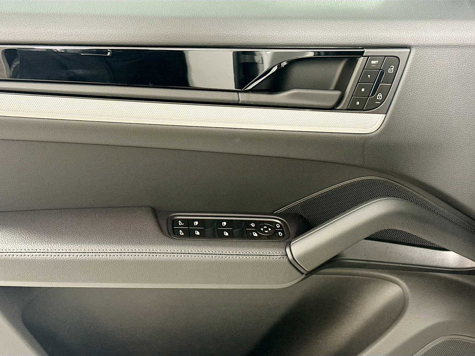 New 2025 Porsche Cayenne Coupe image 11