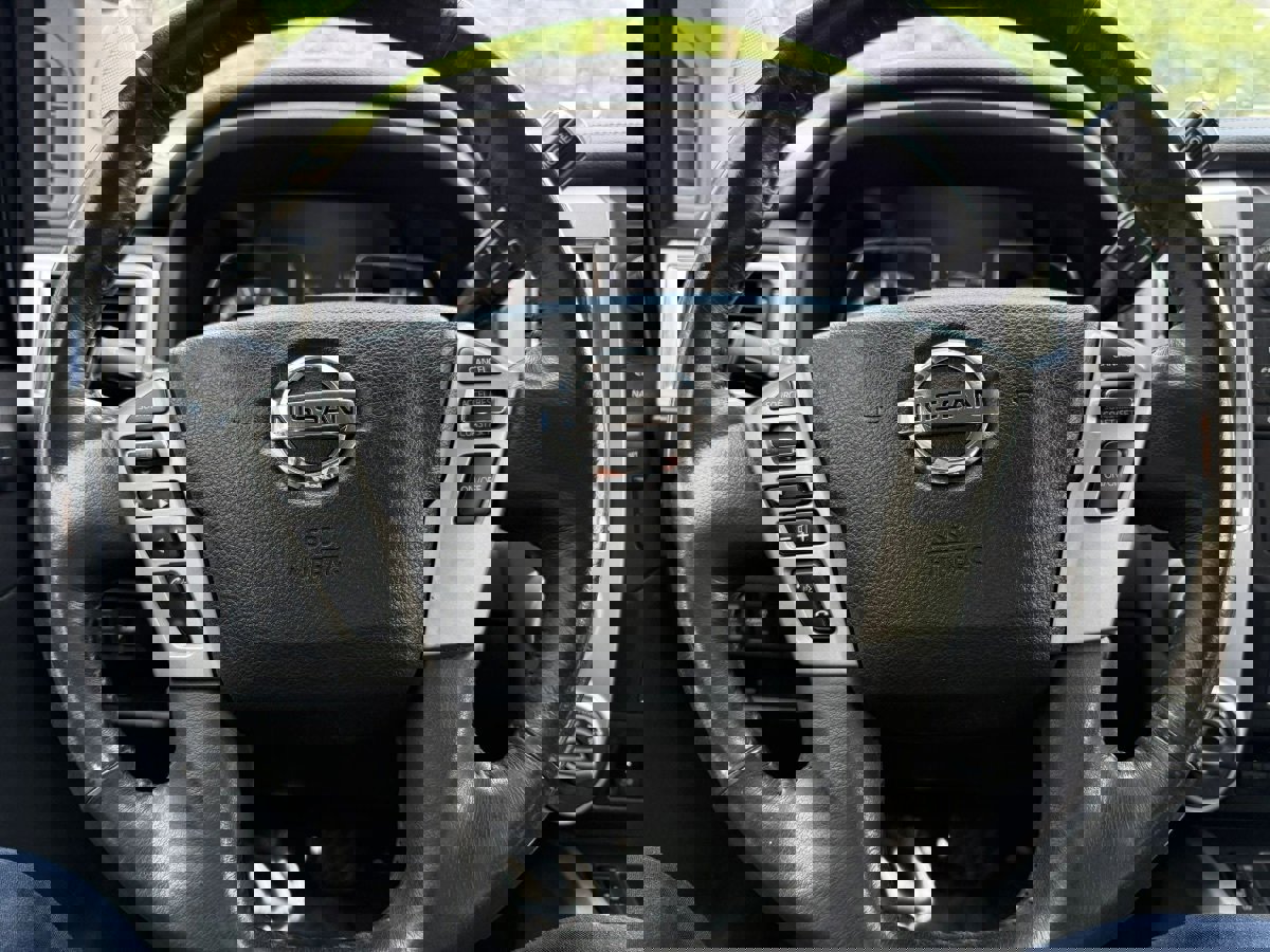 Used 2017 Nissan Titan SL image 22