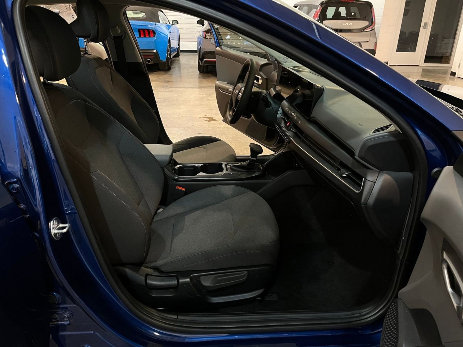 Used 2025 Kia K4 LXS image 35