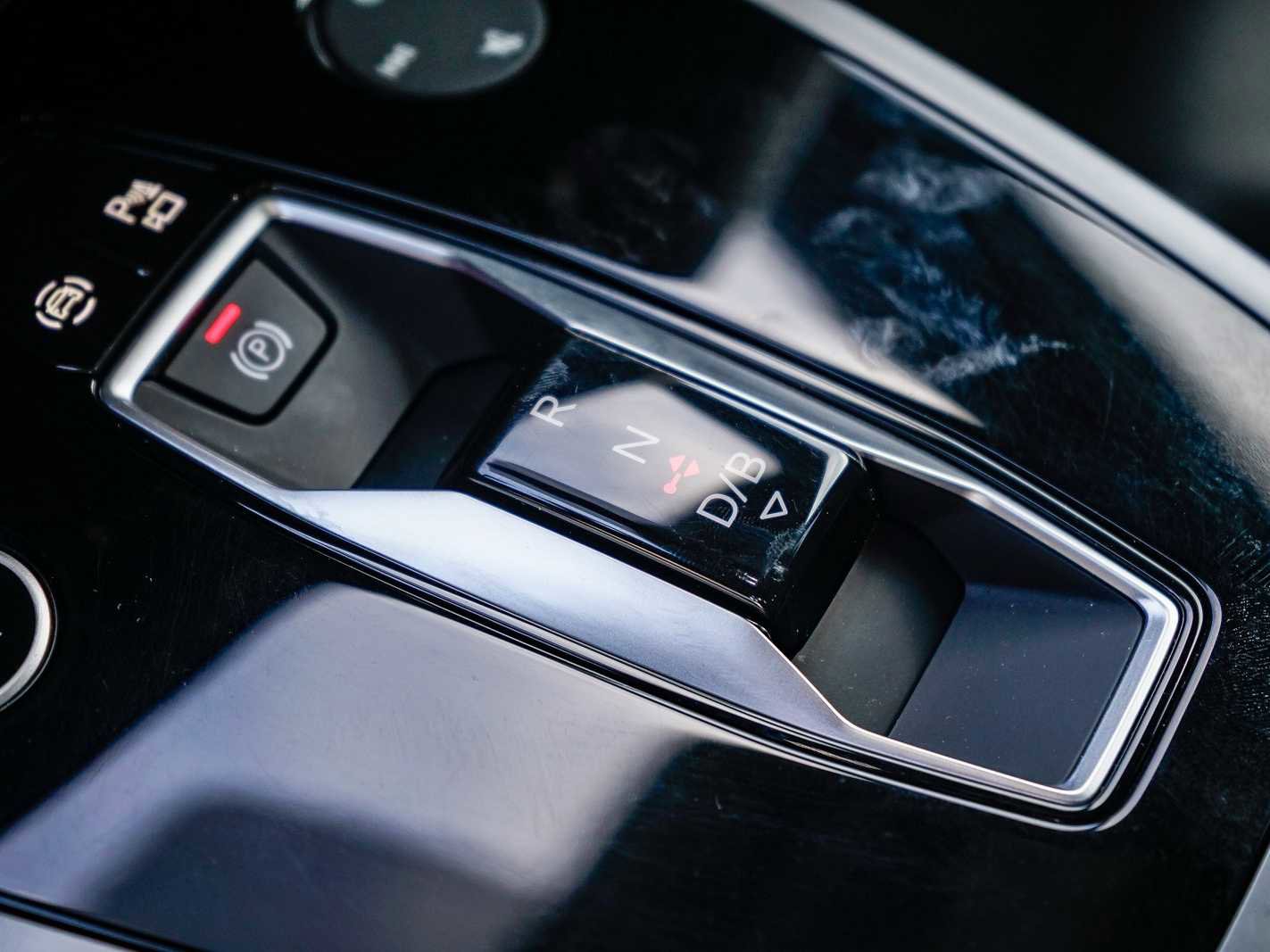 Used 2023 Audi Q4 e-tron Premium w/ Convenience Package image 21