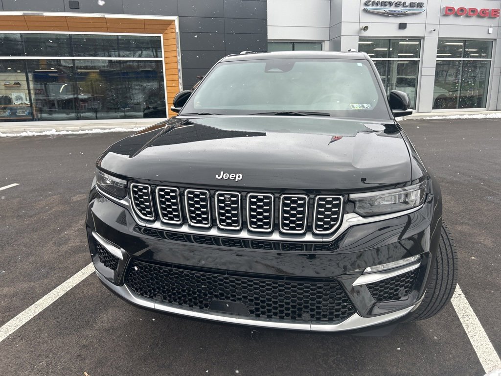 Used 2022 Jeep Grand Cherokee Summit w/ Luxury Tech Group V image 2