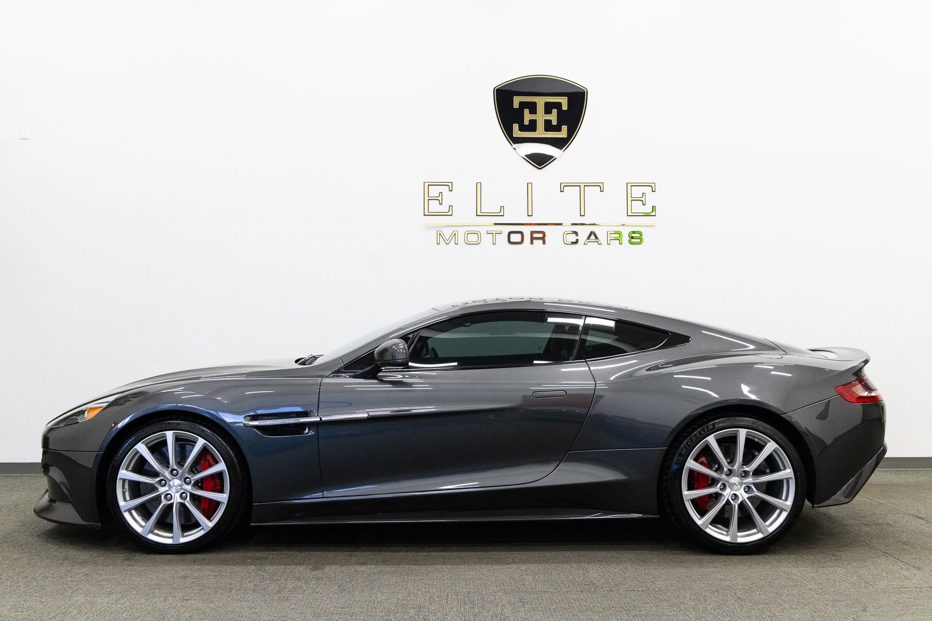 Used 2015 Aston Martin Vanquish Coupe RWD image 2