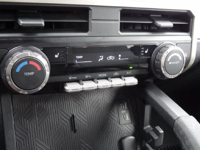Used 2025 Toyota Tacoma SR5 AWD/4WD image 24