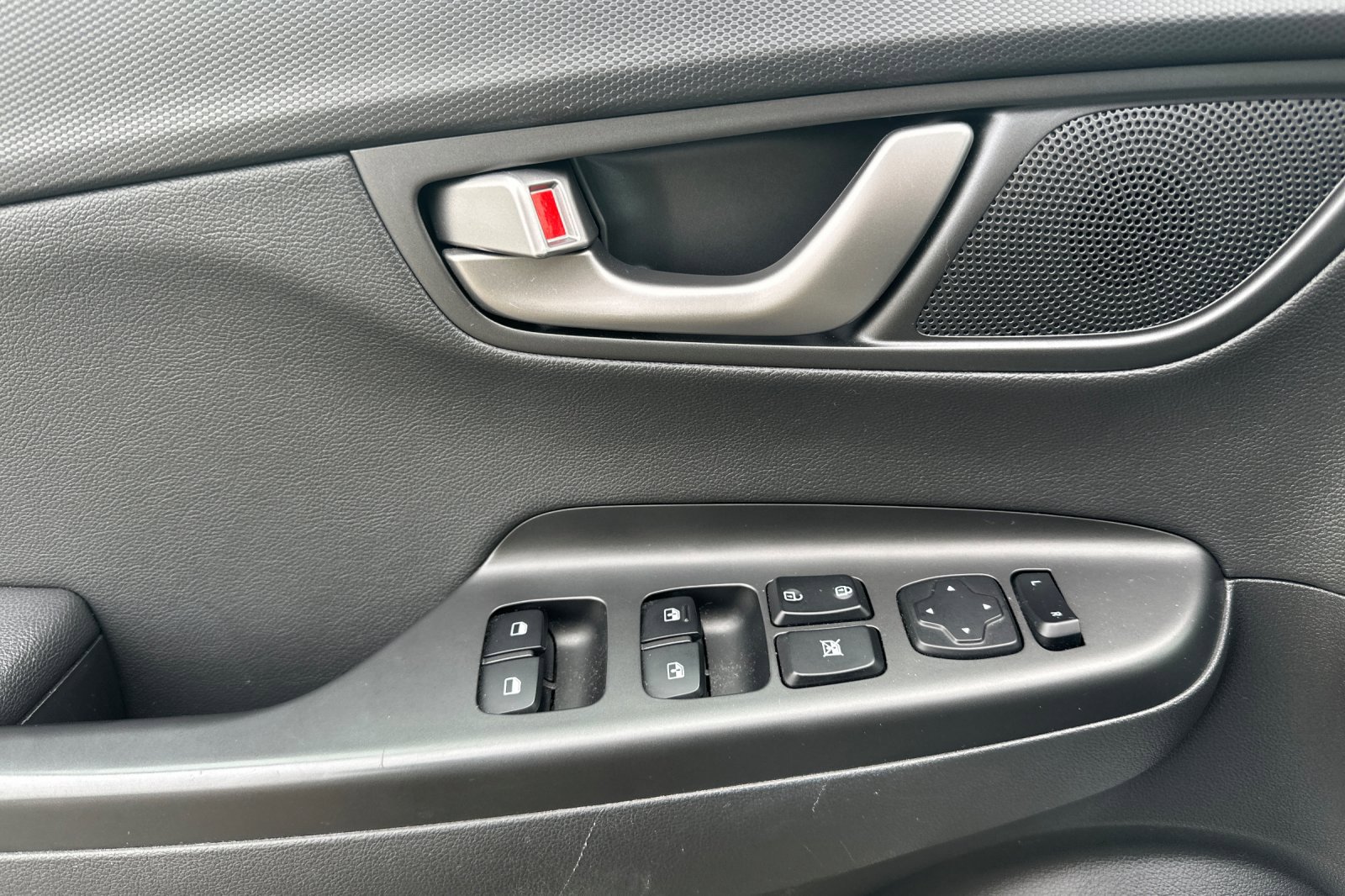 Used 2020 Hyundai Kona Limited image 12