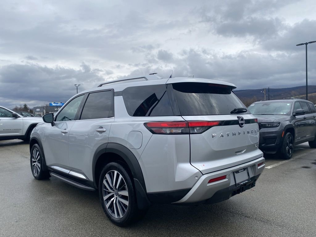 Used 2022 Nissan Pathfinder Platinum w/ Cargo Package image 4