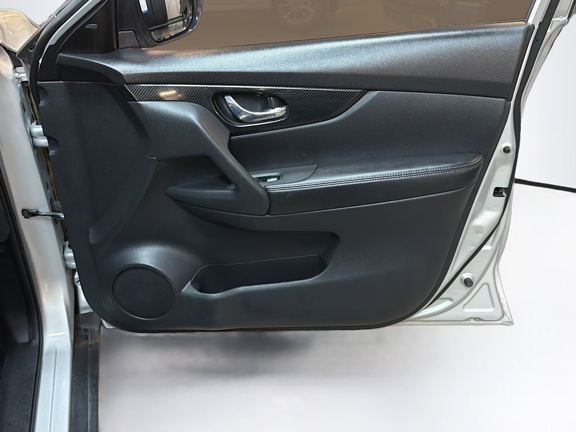Used 2018 Nissan Rogue SL image 34