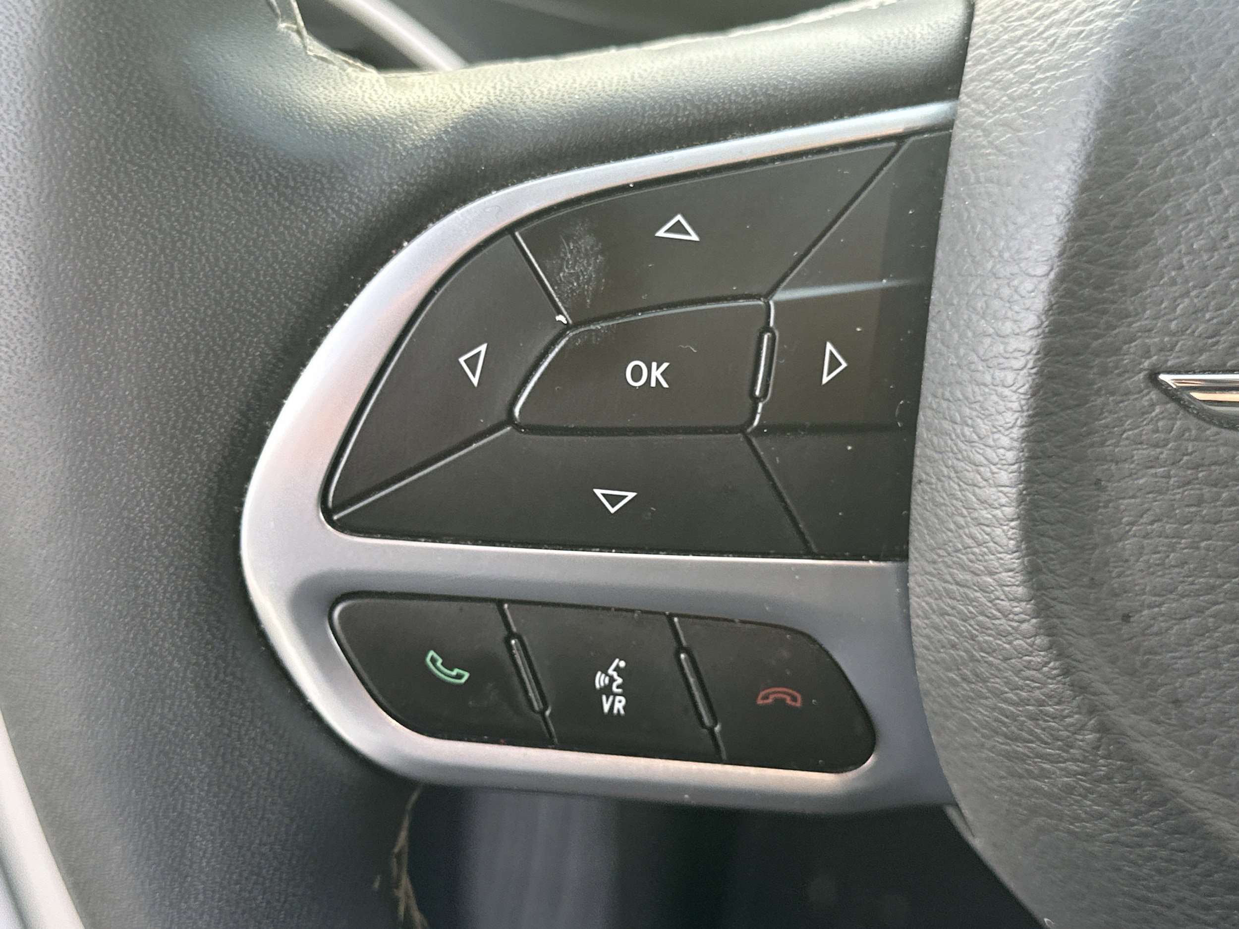 Used 2024 Chrysler Pacifica Touring-L FWD image 22