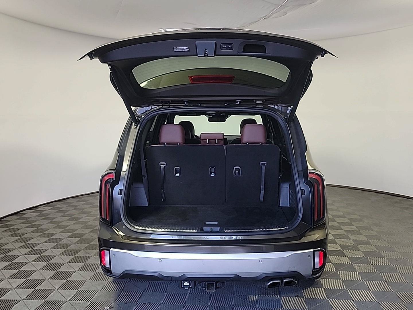Certified 2024 Kia Telluride SX w/ Towing Package FWD image 6