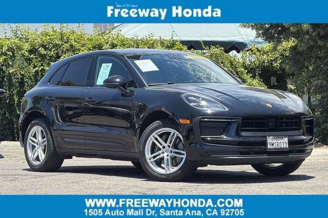 Used 2024 Porsche Macan AWD/4WD image 1