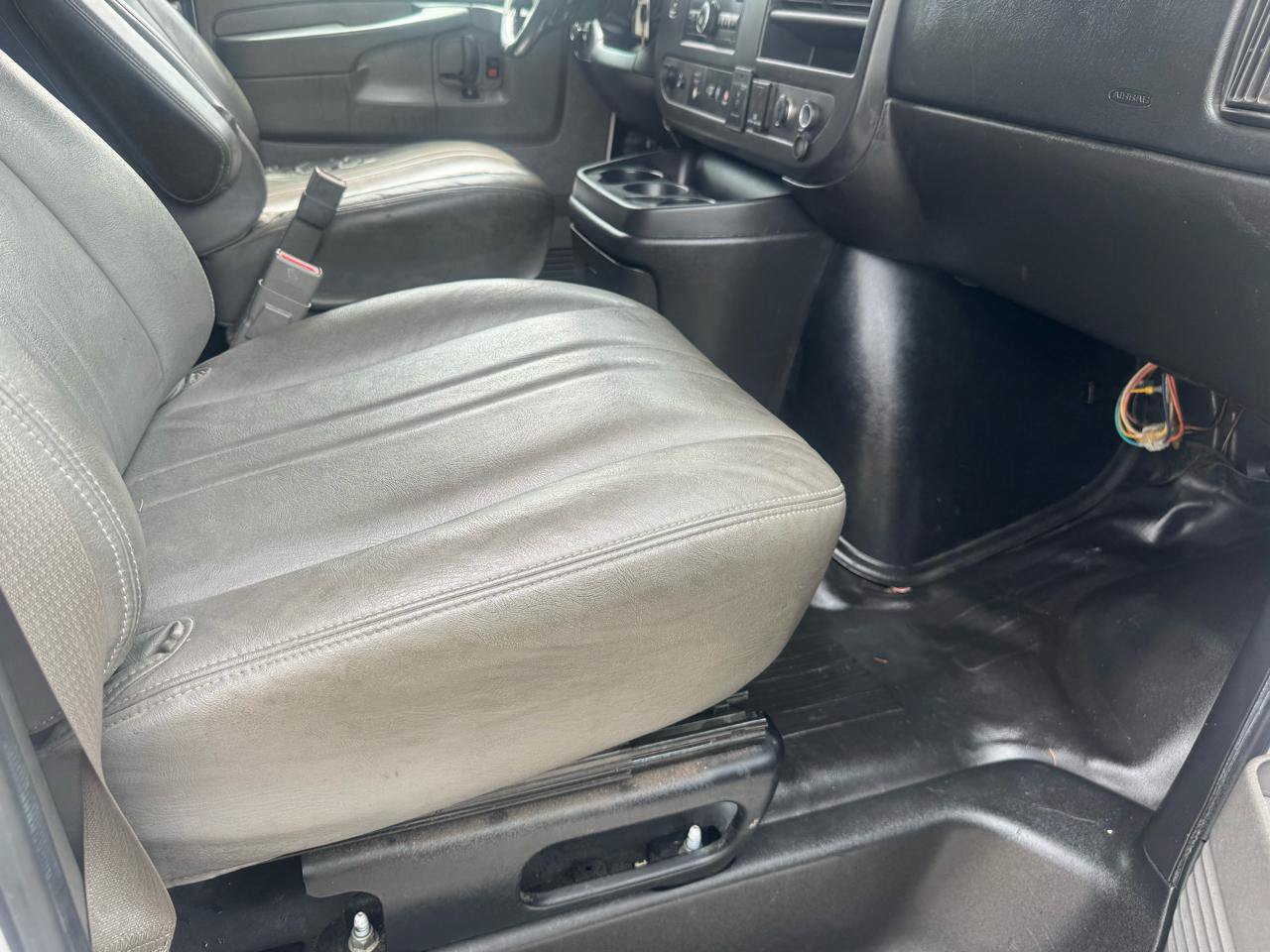 Used 2015 Chevrolet Express 3500 Extended RWD image 19