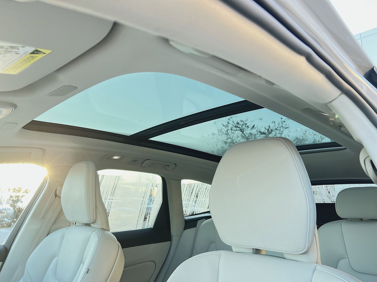 Used 2023 Volvo XC60 B5 Plus image 24