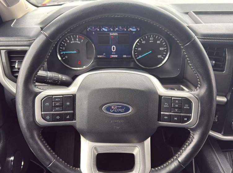 Used 2024 Ford Expedition XLT image 7
