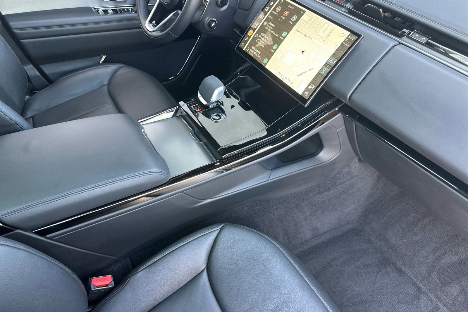 Certified 2025 Land Rover Range Rover Sport image 31