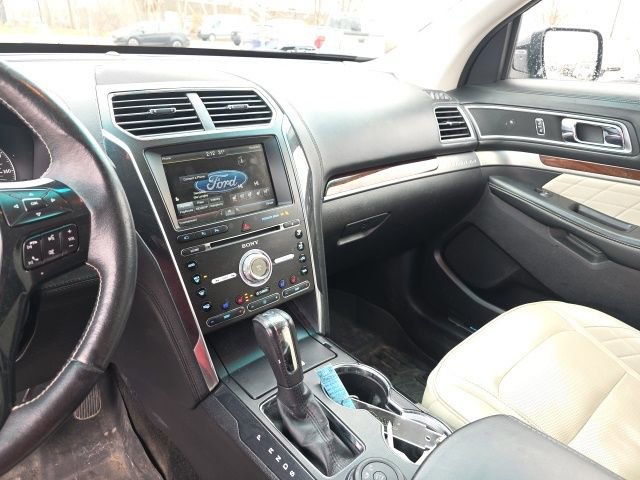 Used 2016 Ford Explorer Platinum AWD/4WD image 17