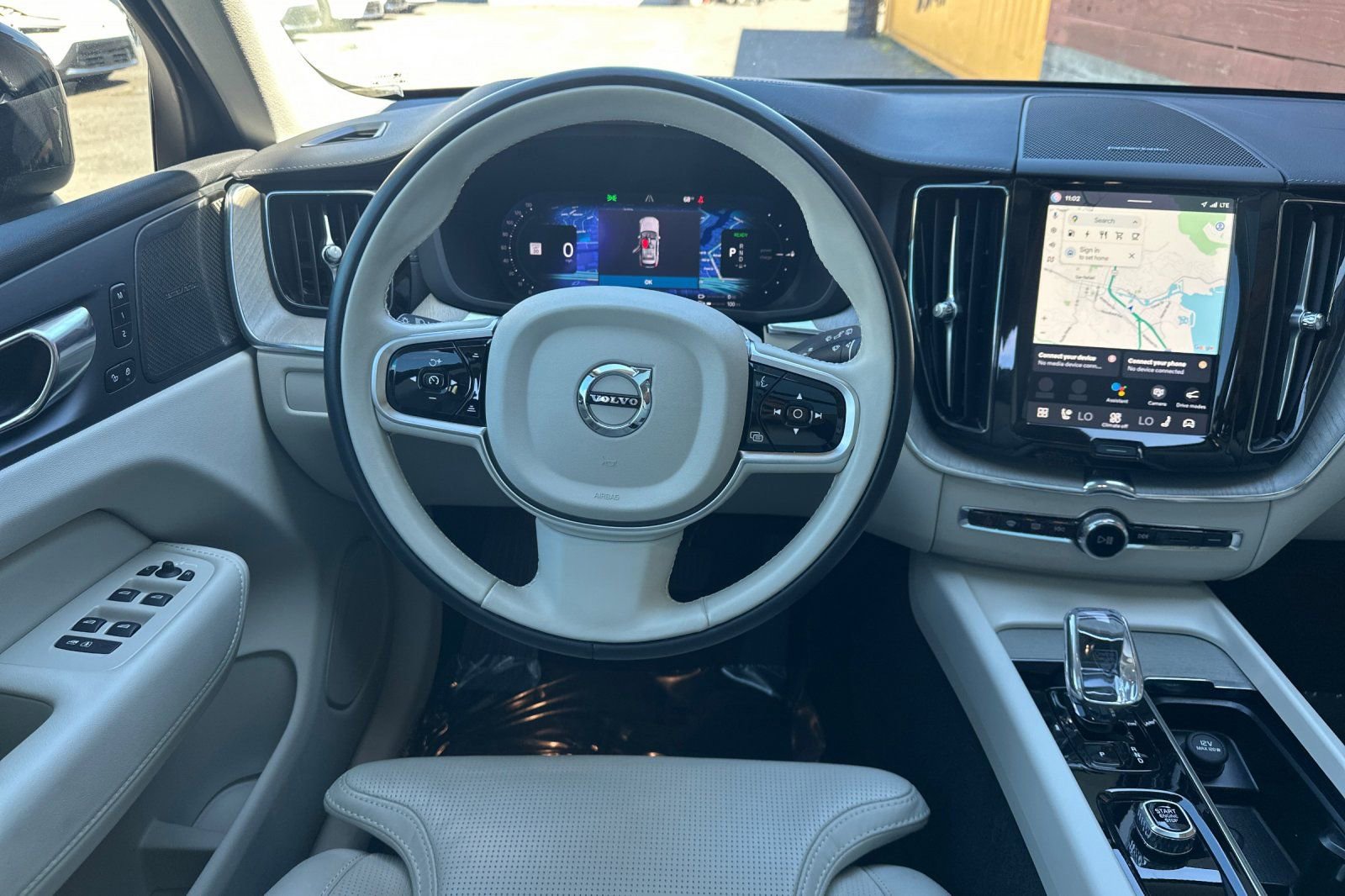 Certified 2025 Volvo XC60 T8 Ultra w/ Protection Package Premier image 17