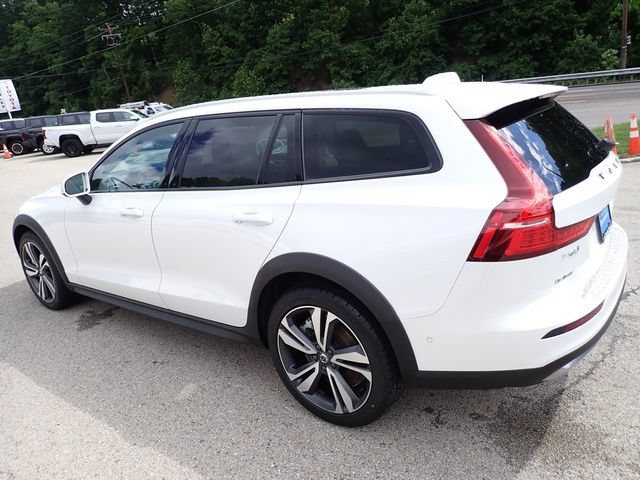 Used 2024 Volvo V60 B5 Cross Country Plus w/ Protection Package Premier AWD/4WD image 8