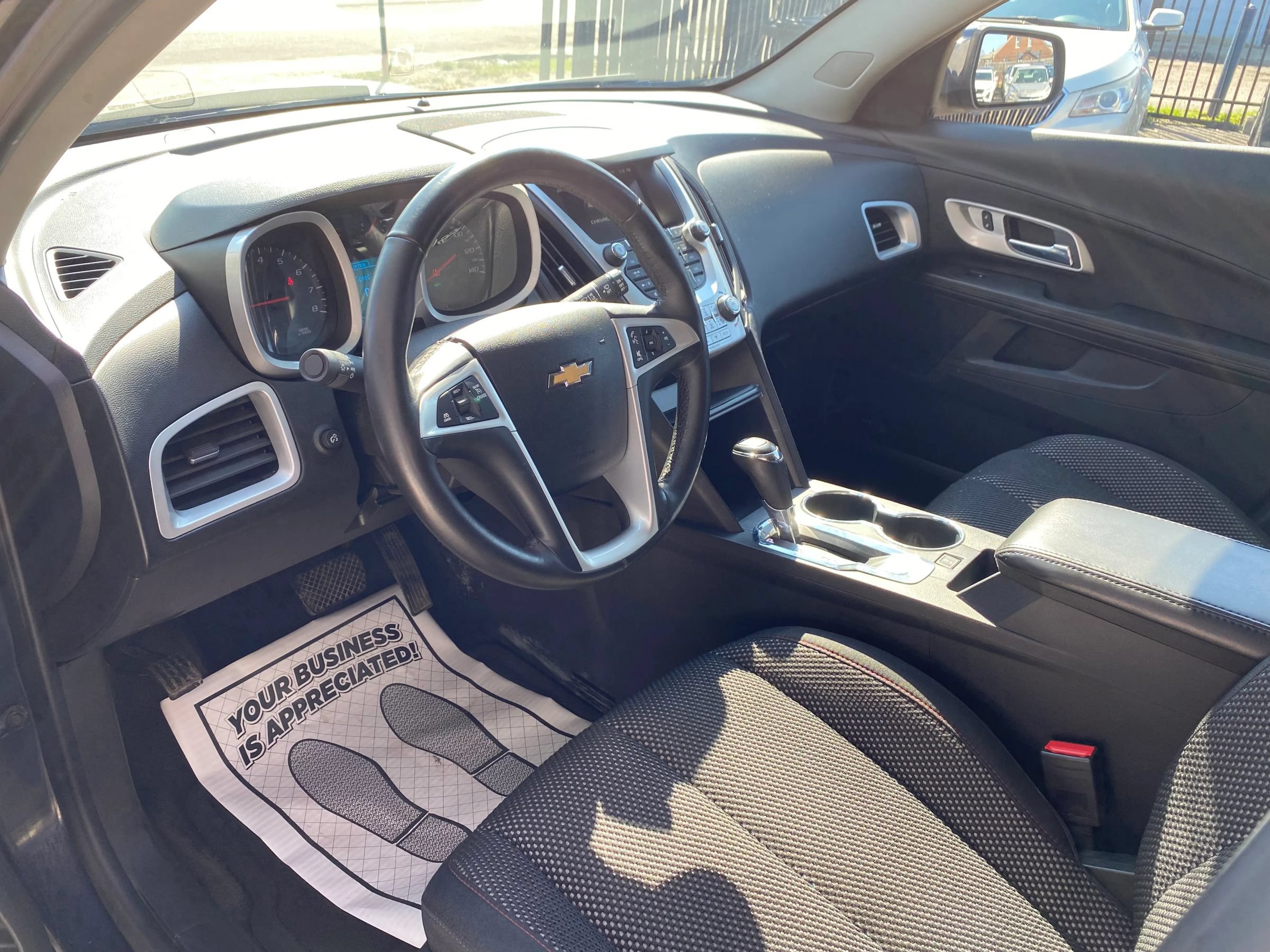 Used 2017 Chevrolet Equinox LT w/ Convenience Package AWD/4WD image 3