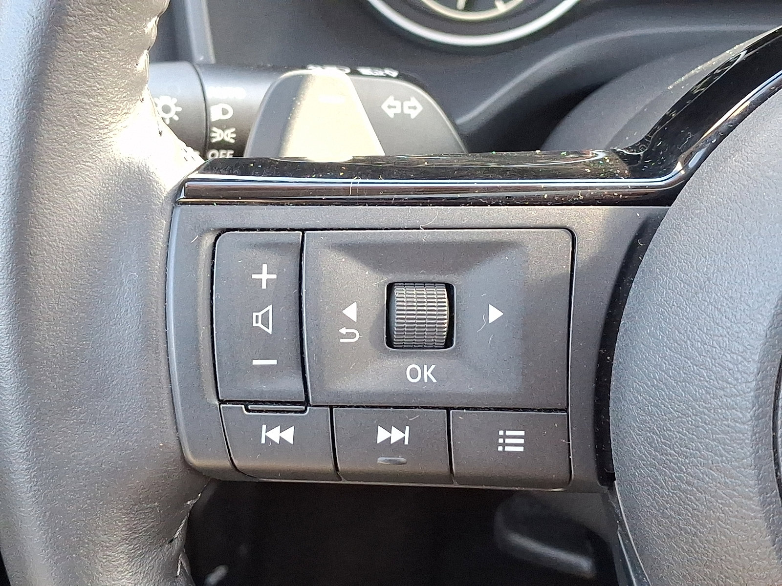 Certified 2023 Nissan Rogue SV w/ SV Premium B Package AWD/4WD image 21