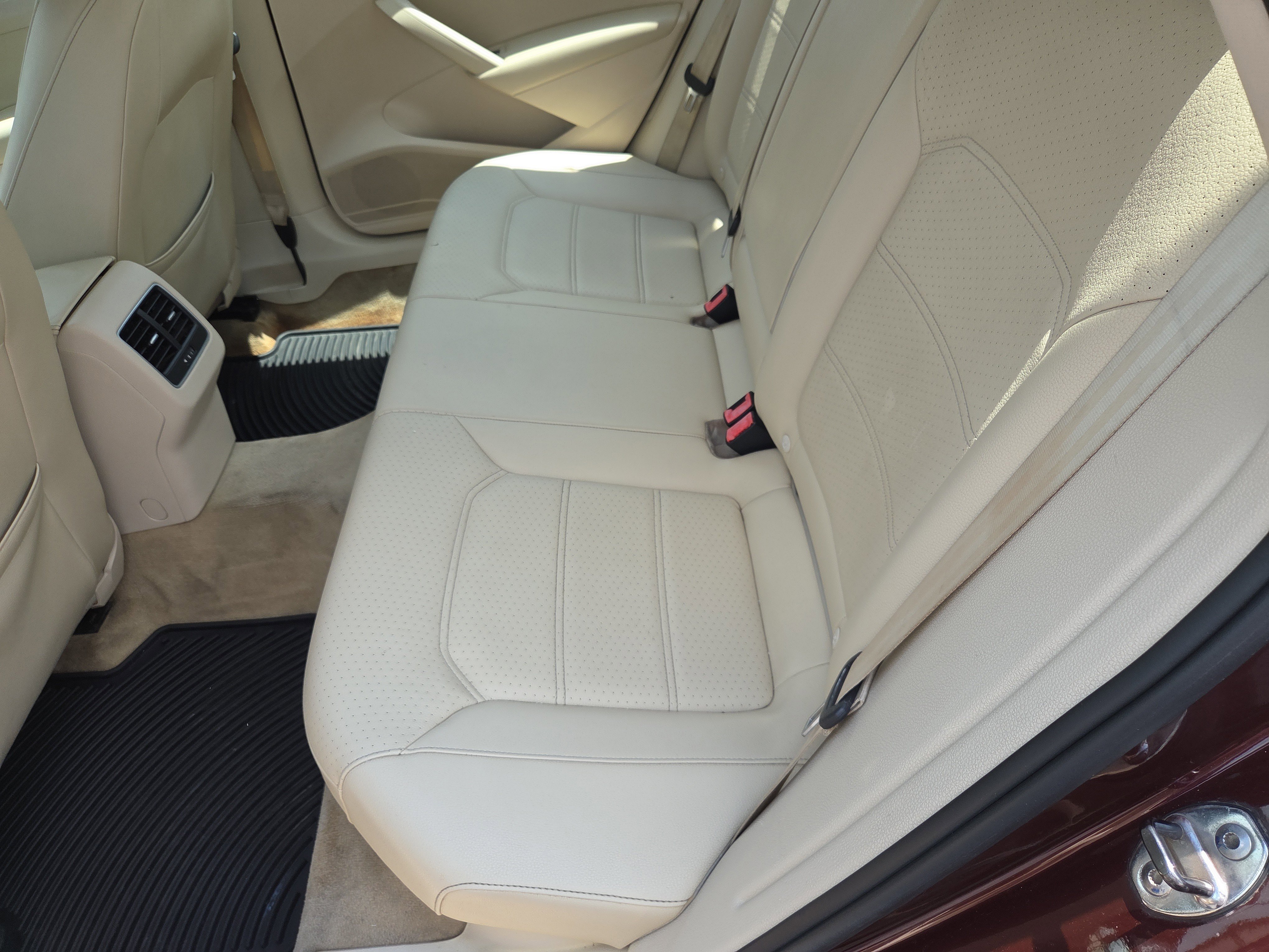 Used 2013 Volkswagen Passat TDI SE image 11