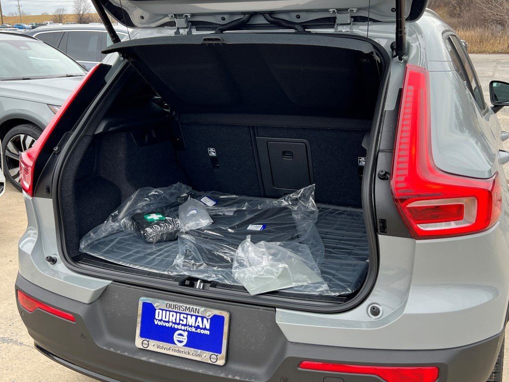 New 2026 Volvo XC40 B5 Ultra w/ Protection Package Premier image 13