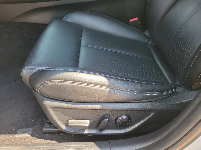 Used 2022 Genesis G70 2.0T RWD image 13