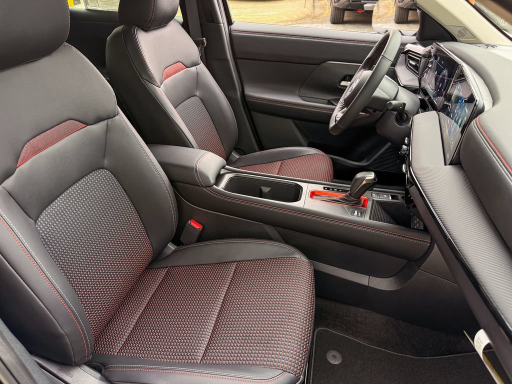 New 2026 Nissan Kicks SR w/ Cold Weather Package FWD image 10