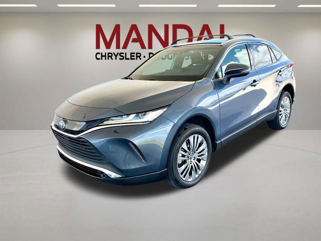Used 2022 Toyota Venza XLE AWD/4WD image 1