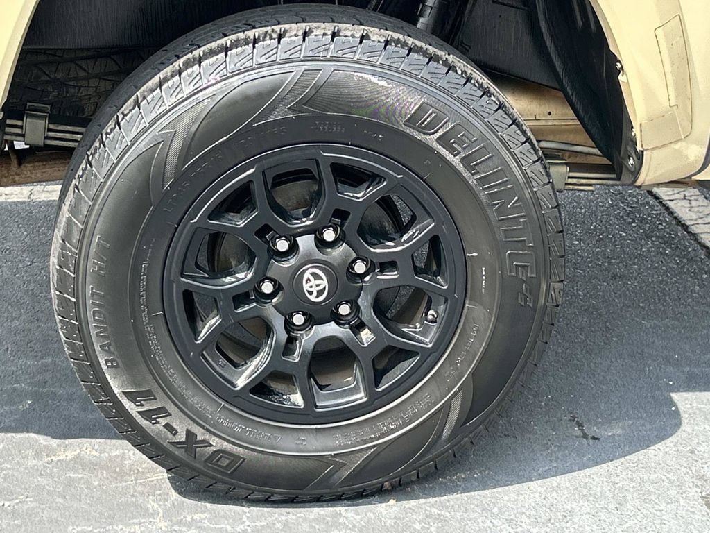 Used 2019 Toyota Tacoma SR5 RWD image 9