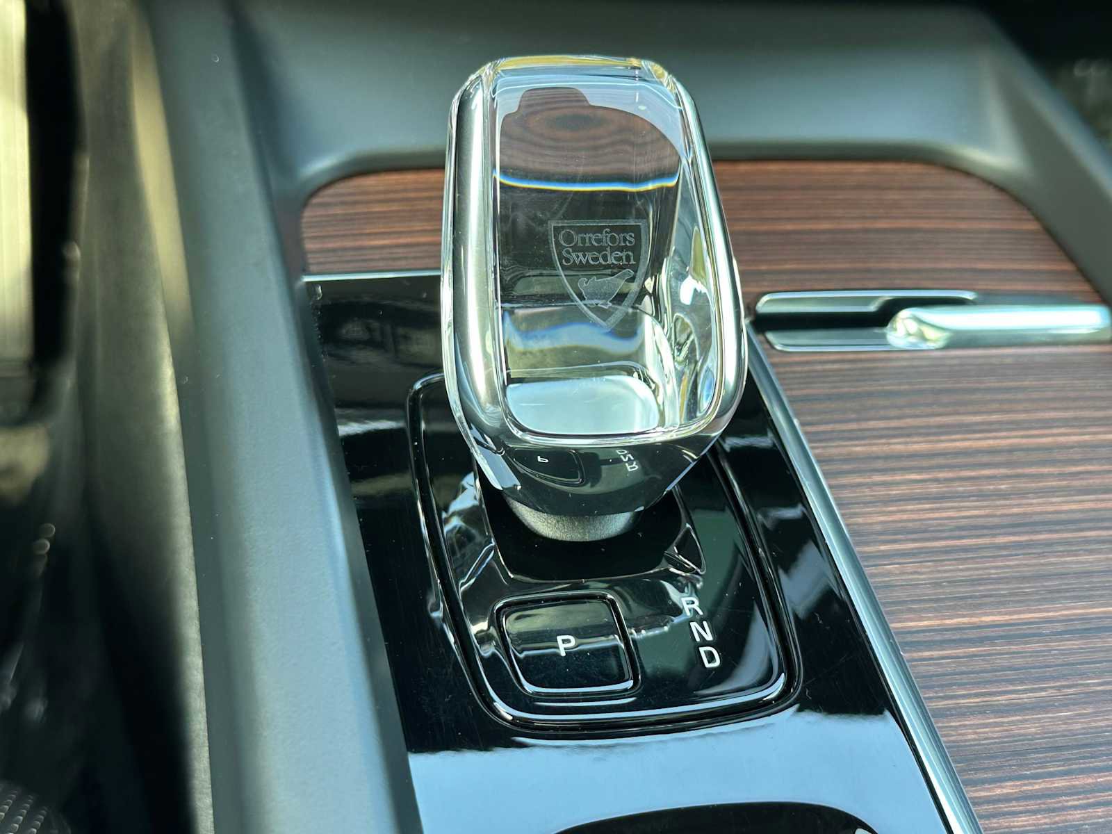 Certified 2023 Volvo XC60 T8 Ultimate w/ Climate Package image 30