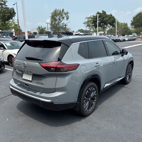 Used 2025 Nissan Rogue Platinum w/ Tech Package FWD image 11