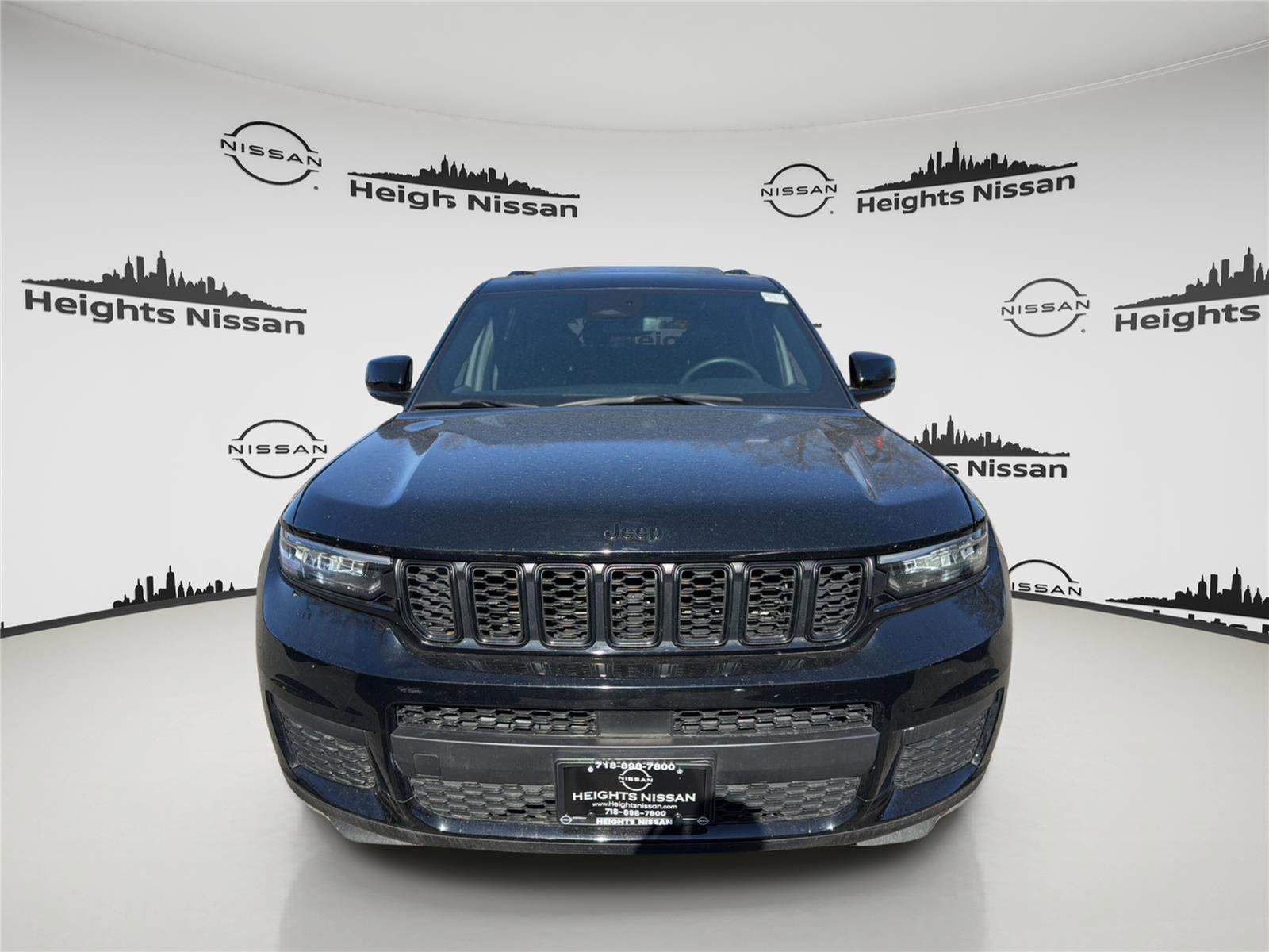 Used 2023 Jeep Grand Cherokee L Laredo image 9