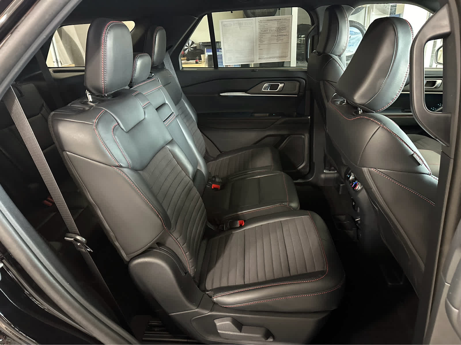 Used 2025 Ford Explorer ST-Line w/ Premium Package AWD/4WD image 39
