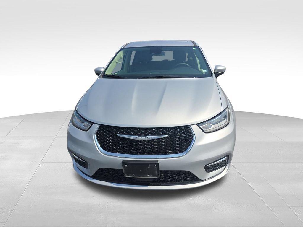 Used 2023 Chrysler Pacifica Touring-L FWD image 8