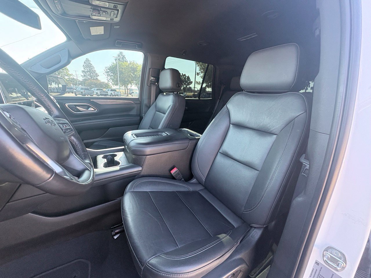 Used 2022 Chevrolet Tahoe Z71 w/ Luxury Package AWD/4WD image 6