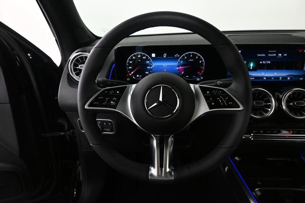 New 2026 Mercedes-Benz GLB 250 image 2