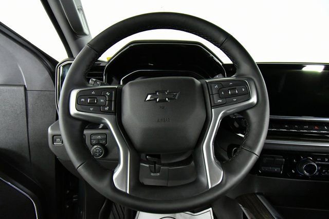 Used 2025 Chevrolet Silverado 1500 LT Trail Boss w/ Convenience Package II image 2