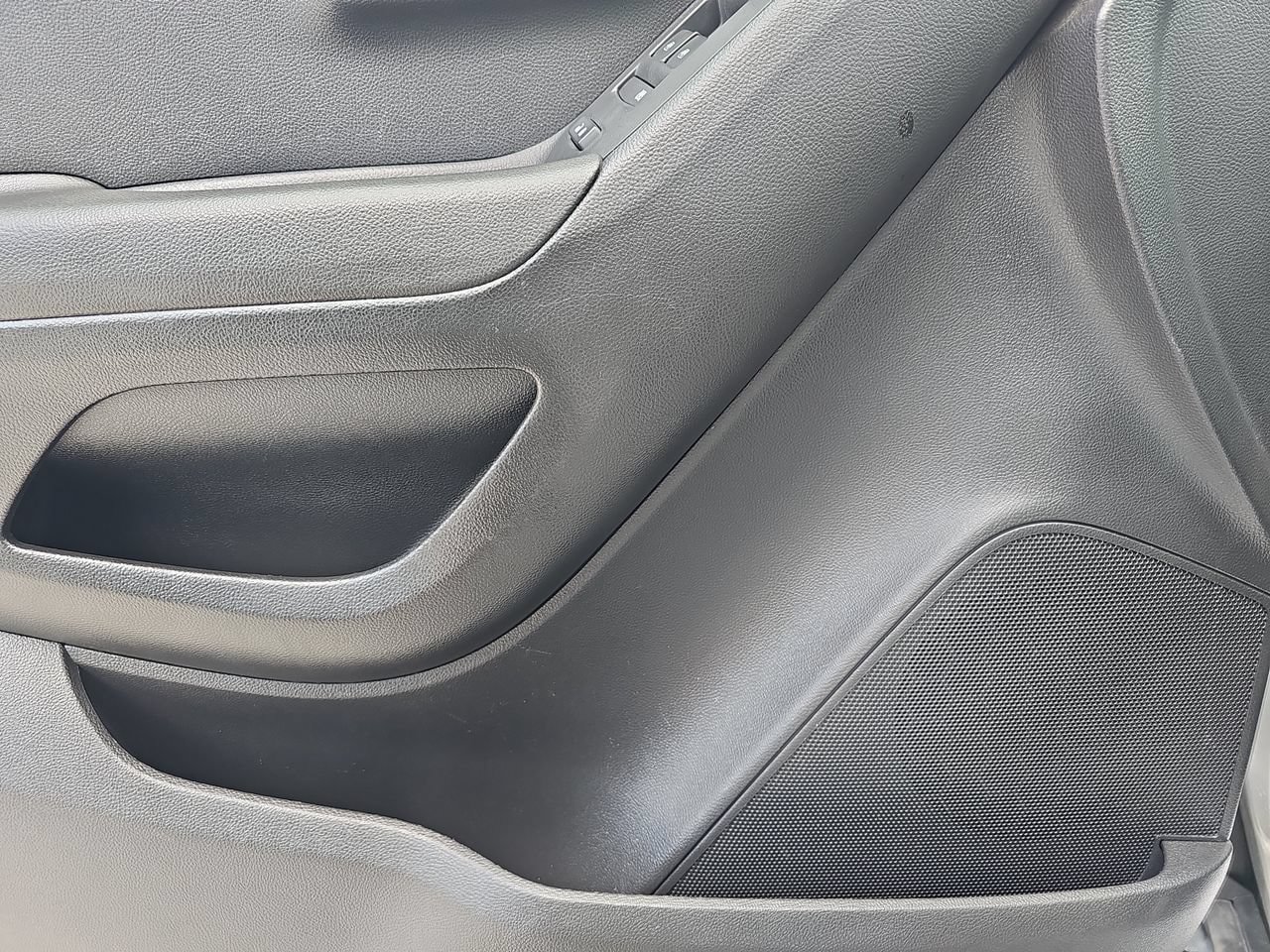 Used 2019 Chevrolet Trax LT w/ LT Convenience Package FWD image 32