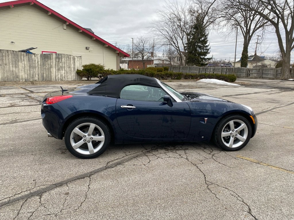 Used 2006 Pontiac Solstice Convertible w/ Premium Package image 6