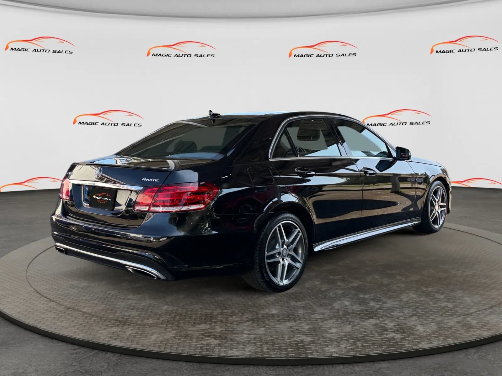 Used 2014 Mercedes-Benz E 550 4MATIC Sedan image 10