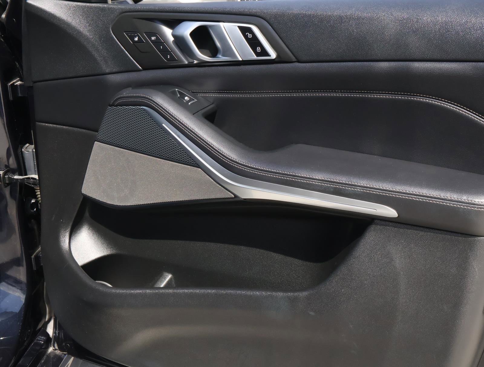 Used 2019 BMW X5 xDrive50i w/ M Sport Package AWD/4WD image 18