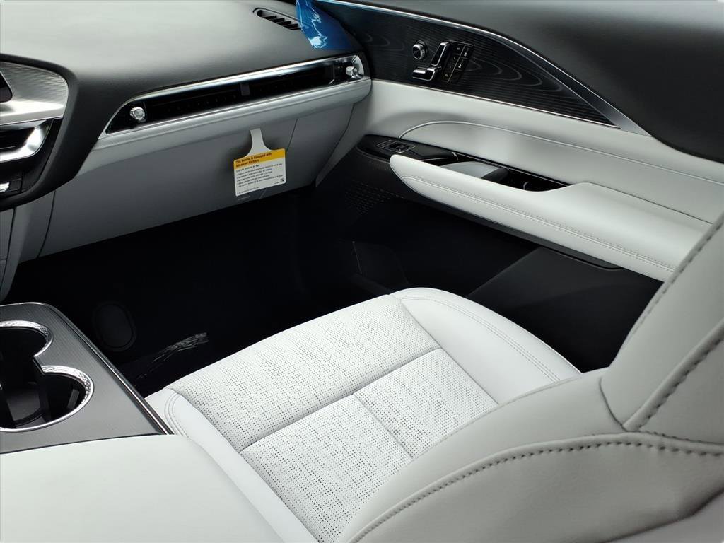 New 2026 Cadillac Lyriq Luxury image 10