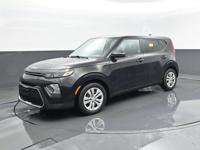 Used 2022 Kia Soul LX FWD image 2