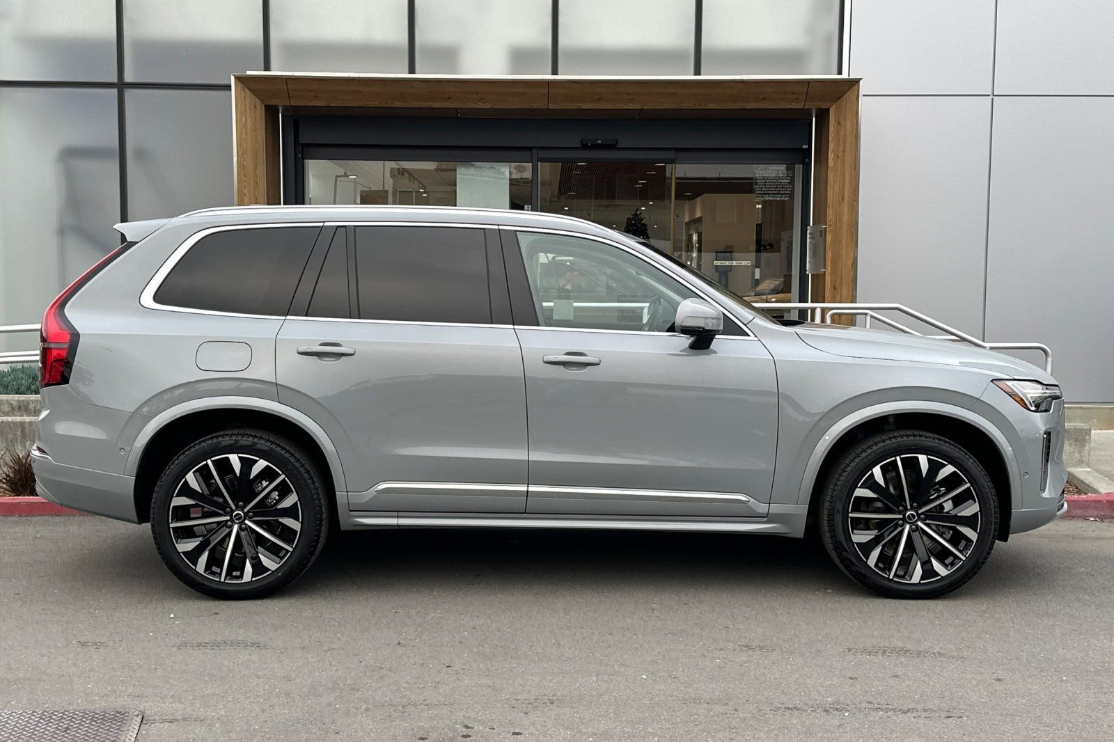 New 2026 Volvo XC90 B6 Ultra w/ Protection Package image 8