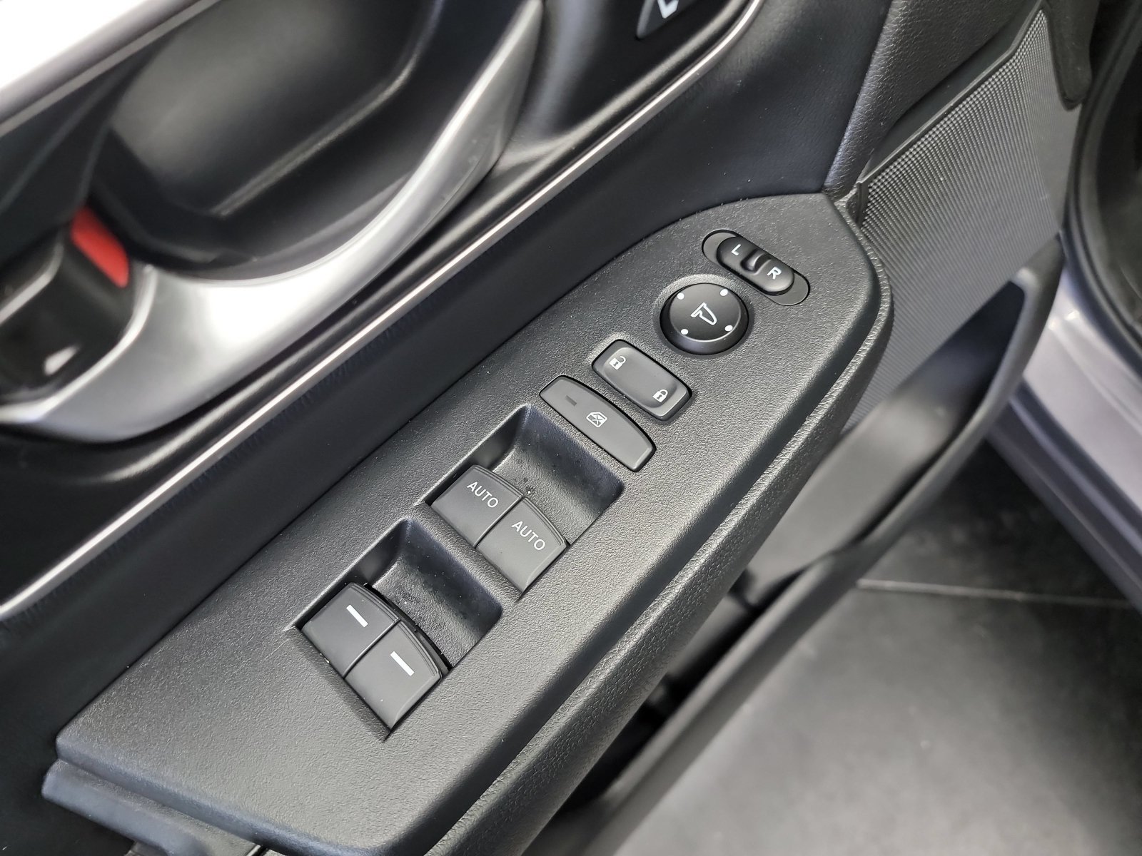 Used 2020 Honda CR-V Touring image 14