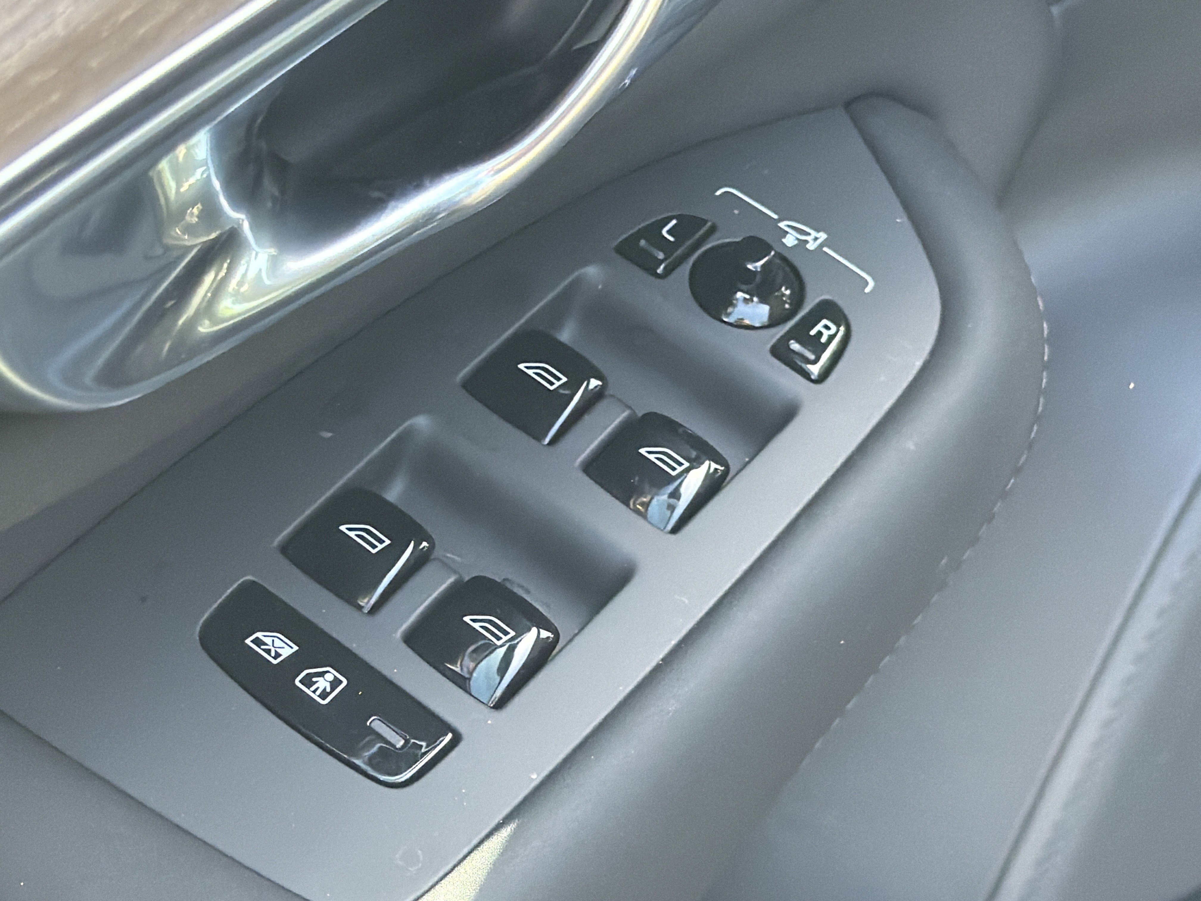 Used 2025 Volvo XC90 B6 Plus image 15