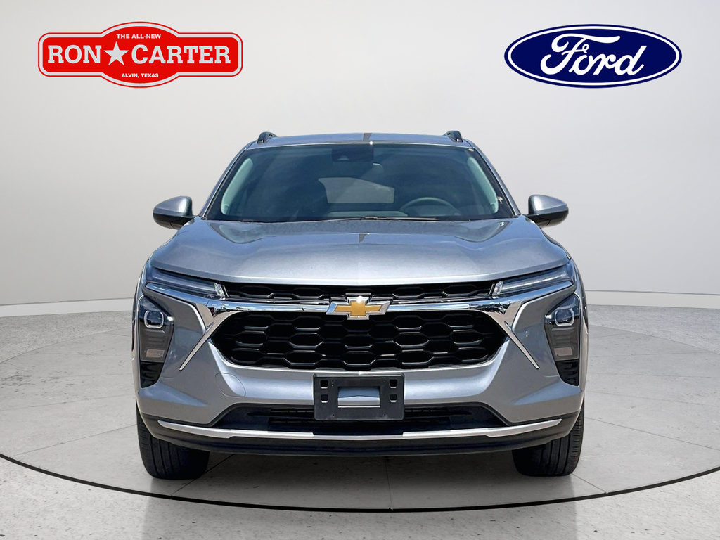 Used 2025 Chevrolet Trax LT FWD image 2