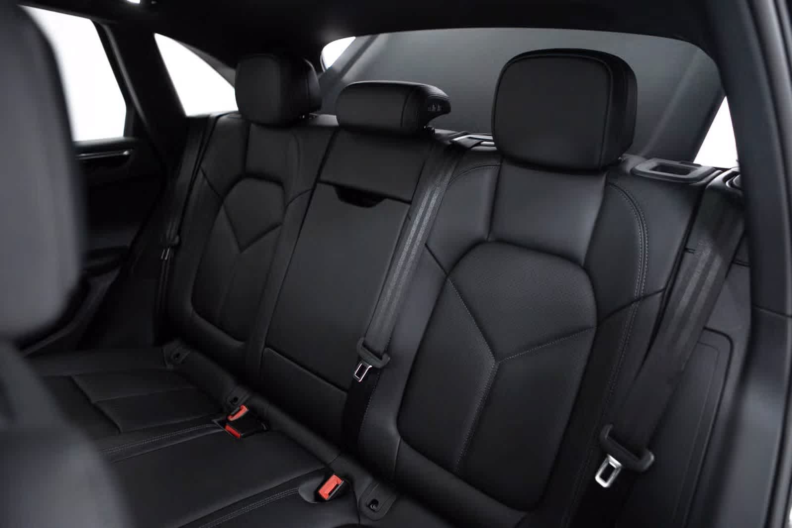 Certified 2026 Porsche Macan S AWD/4WD image 34
