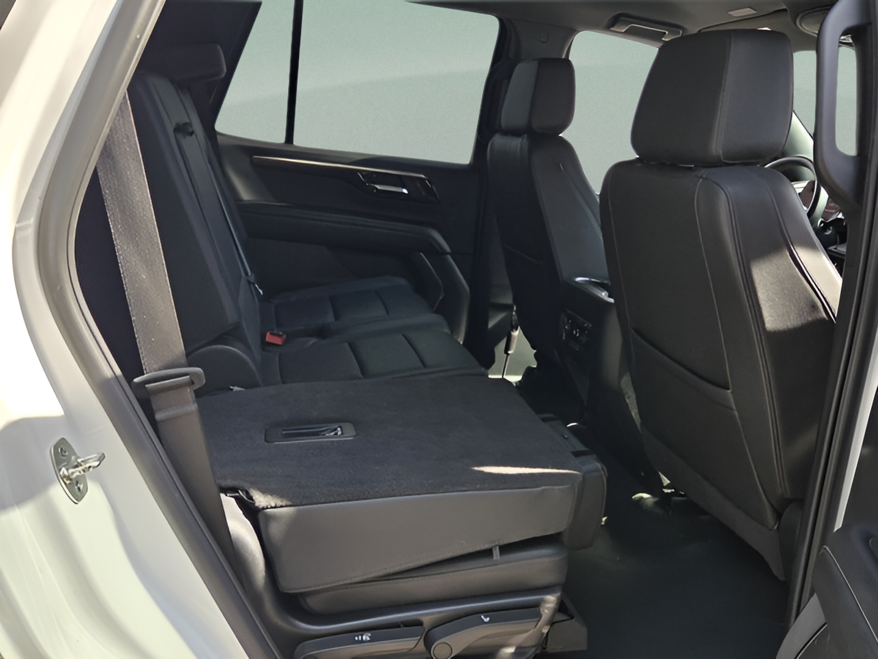 Used 2025 Chevrolet Tahoe LT AWD/4WD image 16